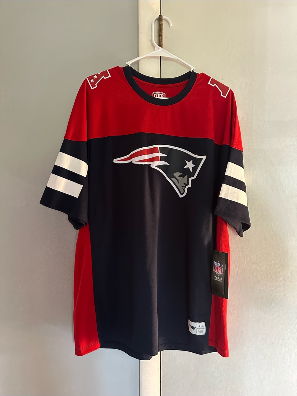 New England Patriots Men’s Red & Navy Team Graphic Jersey (NWT)